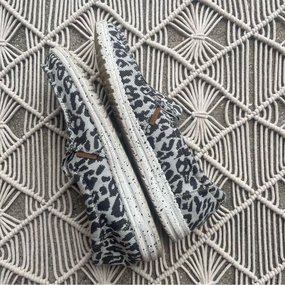 Hey Dude Slip-on Shoes Women’s Size 11 - Misty Woven Cheetah Grey - Picture 4 of 9